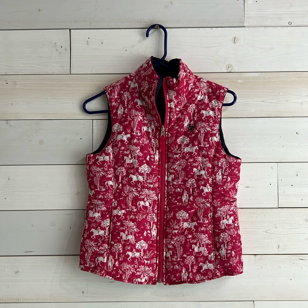 Ariat youth vest. Horse print in hot pink and navy. Reversable